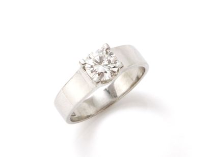 RING in white gold 750 thousandths decorated...