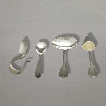 5 PIECES OF TABLE SILVER FOR CHILDREN in...