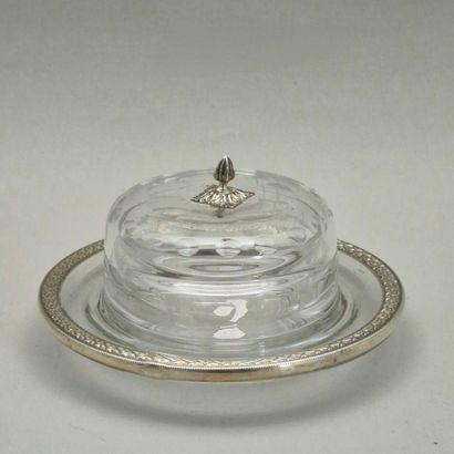 ROUND BEURRIER WITH CLOCHE in cut crystal...