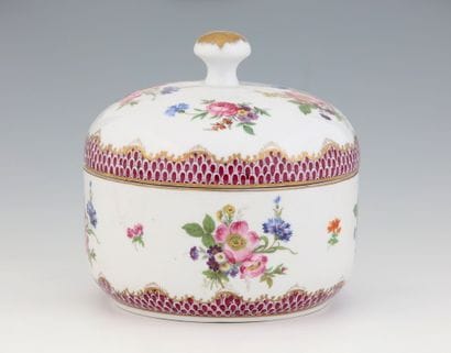 Round white porcelain TERRACE Saxony style...