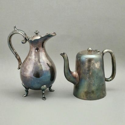 2 silver plated JUGS - England XXth Century,...