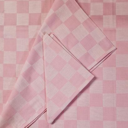 RECTANGULAR MATS AND 12 TOWELS in pink woven...