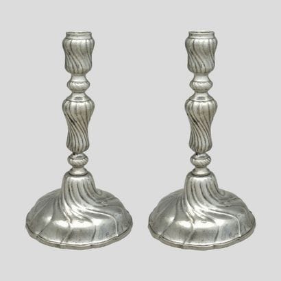 PAIR OF TABLE CANDLES in pewter XVIII-XIXth...
