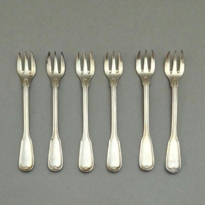 SET OF 12 SILVERED METAL FORKS Net model...