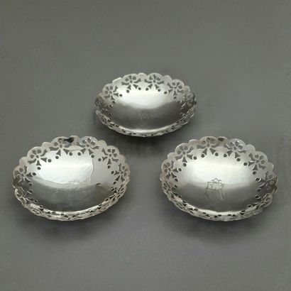 18 INDIVIDUAL ROUND TABLE HANGERS with scalloped...