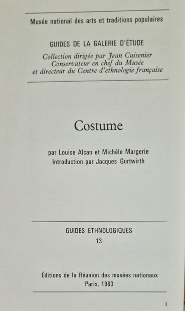 4 BOOKS ON FASHION AND BALLS :
- UN SIECLE...