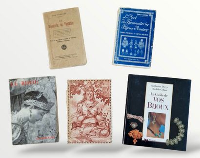 5 OUVRAGES SUR LA JOAILLERIE :
- L’ART DE...