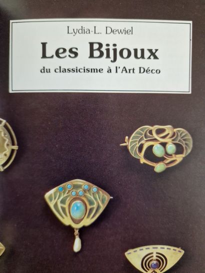 3 OUVRAGES SUR LES BIJOUX ET PIERRES PRECIEUSES...