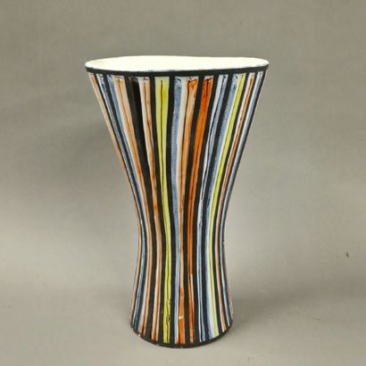 Roger CAPRON (1922-2006)
Vase cornet
CERAMIQUE...