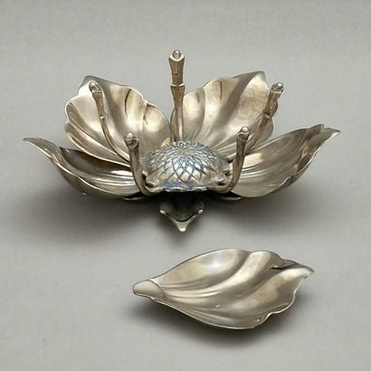 CENDRIER DE TABLE de forme lotus Circa 1970...