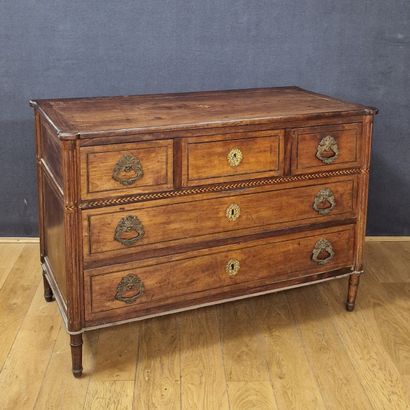 COMMODE d’Epoque Début XIXème Siècle en noyer,...