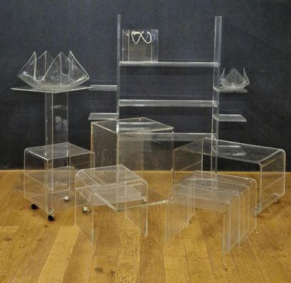 DESIGN, Cicra 1970-1980 - ENSEMBLE de MOBILIER...
