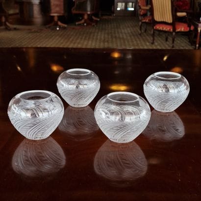 LALIQUE France - SUITE DE 4 PETITS VASES...