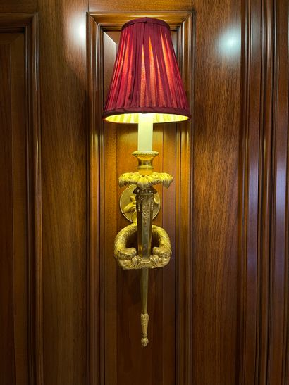 SUITE OF 4 single-light Louis XVI - Modernes...
