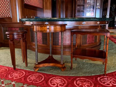 * TROIS PETITES TABLES VOLANTES Modernes
-...
