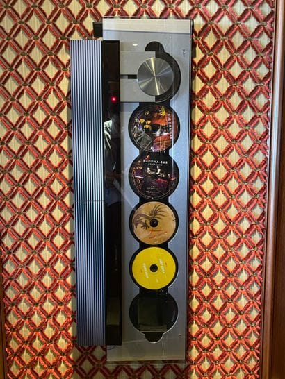 BANG & OLUFSEN - BEOSOUND 9000 6-CD MURAL...