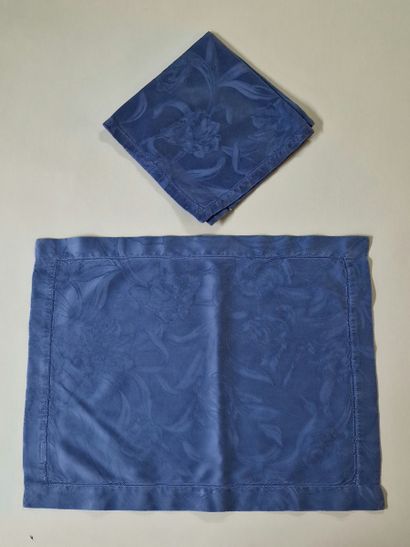 SUITE DE 20 SETS DE TABLE RECTANGULAIRES...