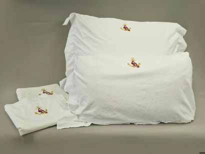BED SET TWO PLACE 17 PIECES including:
-...