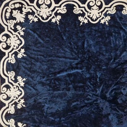 GRAND COUVRE LIT - Moderne, en velours bleu...