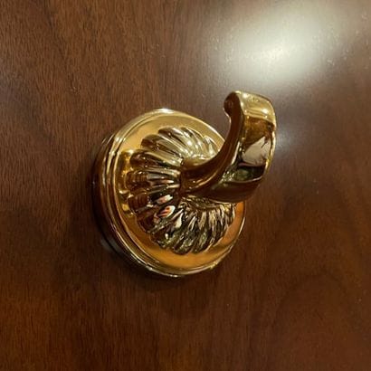 5 BATHROOM ACCESSORIES - Modern in gilded...