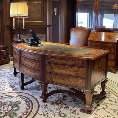 * CONCAVE BUREAU de Style Hollande - XVIIème...
