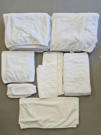 THE WHITE HOUSE - 11 SERVIETTES DE TOILETTE...