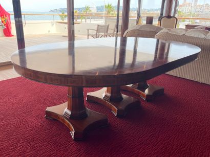 * LARGE DINING TABLE in the English 19th...