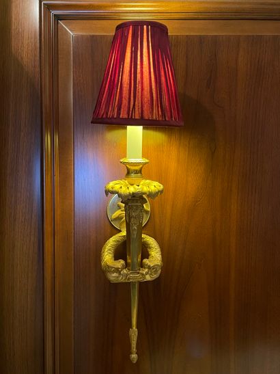 SUITE OF 4 single-light Louis XVI - Modernes...