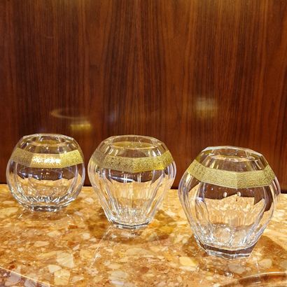 MOSER - 3 VASES de trois tailles en cristal...