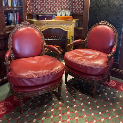 * SUITE DE TROIS LARGES FAUTEUILS A DOSSIER...