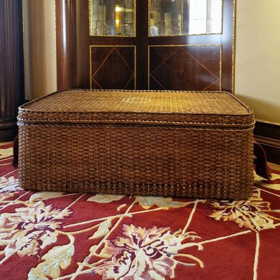 LARGE rectangular MALLE with curved corners...