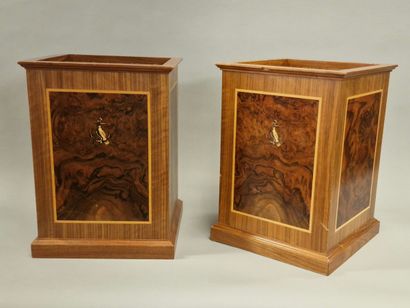 LINLEY - PAIR OF FLOWER CHEST POTS Modern...