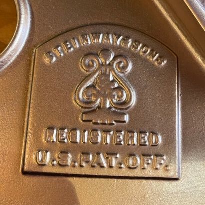 * PIANO CRAPAUD STEINWAY AND SONS de Style...