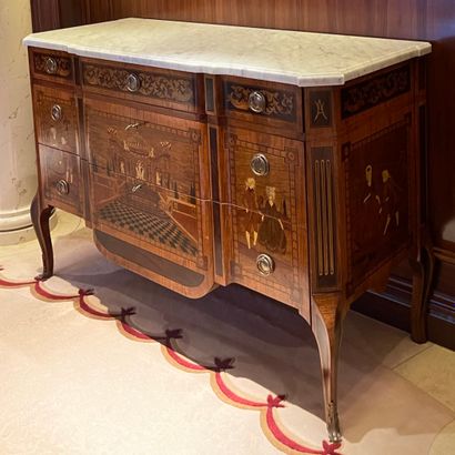 * GRANDE COMMODE A FACADE A RESSAUT de Style...