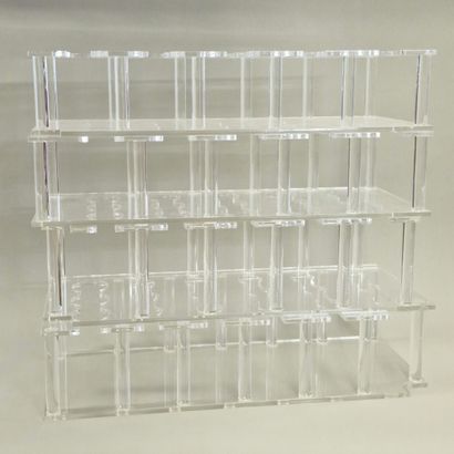 QUATRE PRESENTOIRS A VERRES de tailles et...