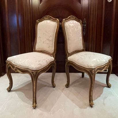 * PAIRE DE CHAISES A DOSSIER PLAT de Style...