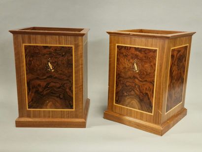 LINLEY - PAIR OF FLOWER CHEST POTS Modern...