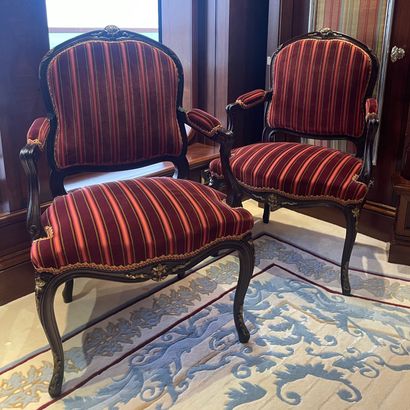* PAIRE DE FAUTEUILS A DOSSIER PLAT VIOLONNE...
