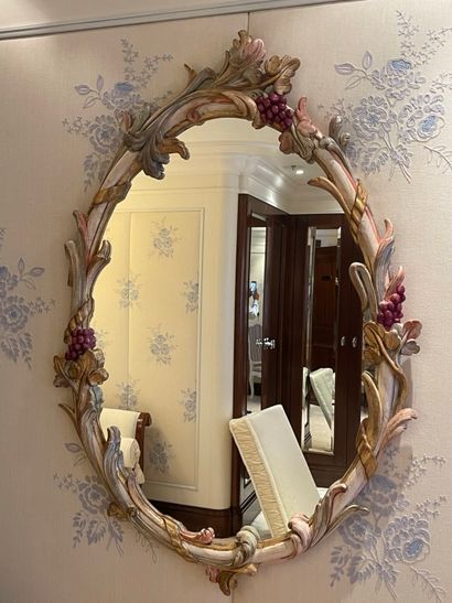 OVAL MEDAILLON MIRROR in the Venetian style...