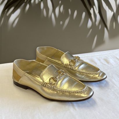 GUCCI - PAIR OF MOCASSINS in silver metallic...