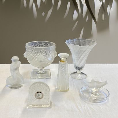 LALIQUE FRANCE - FIVE Modern glassware pieces...