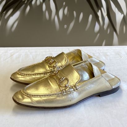 GUCCI - PAIR OF MOCASSINS in silver metallic...