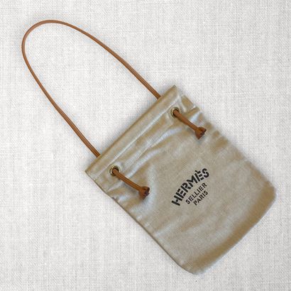 HERMES Paris - 20 cm MANGEOIRE BAG in beige...