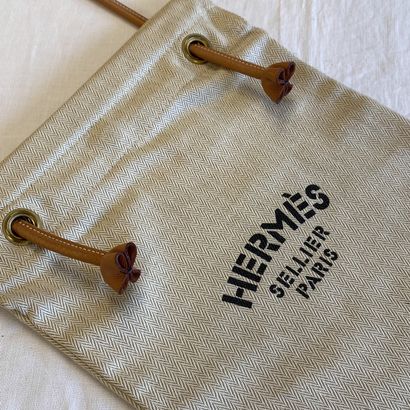 HERMES Paris - 20 cm MANGEOIRE BAG in beige...
