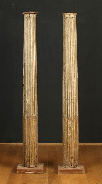 PAIRE DE FUTS DE COLONNES à cannelures rudentées...