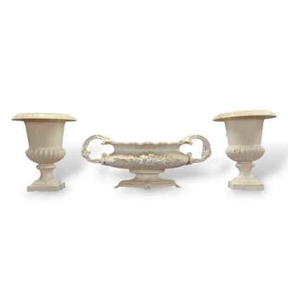 PAIRE DE VASES MEDICIS ET JARDINIERE oblongue...