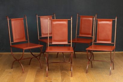 SUITE DE CINQ CHAISES A L'ANTIQUE, Modernes,...