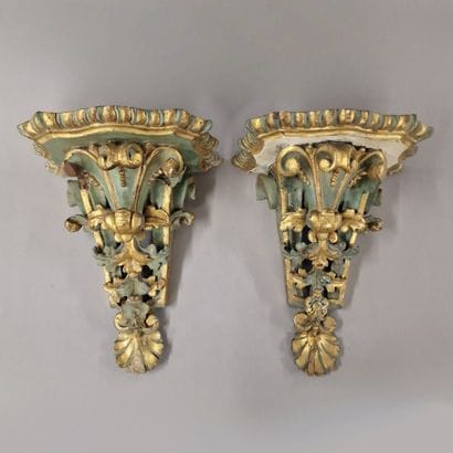 PAIRE DE CONSOLES D’APPLIQUES de Style Baroque...