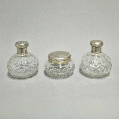 GARNITURE DE TOILETTE 3 PIECES Circa 1900...