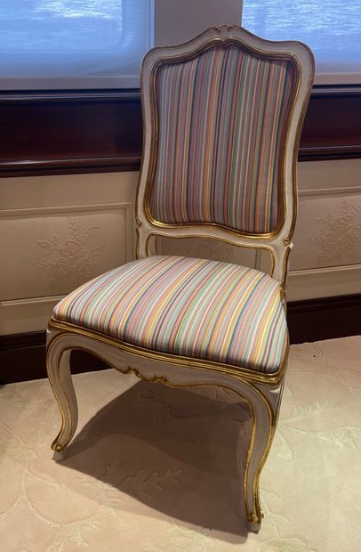 * SUITE DE 3 CHAISES A DOSSIER PLAT VIOLONNE...
